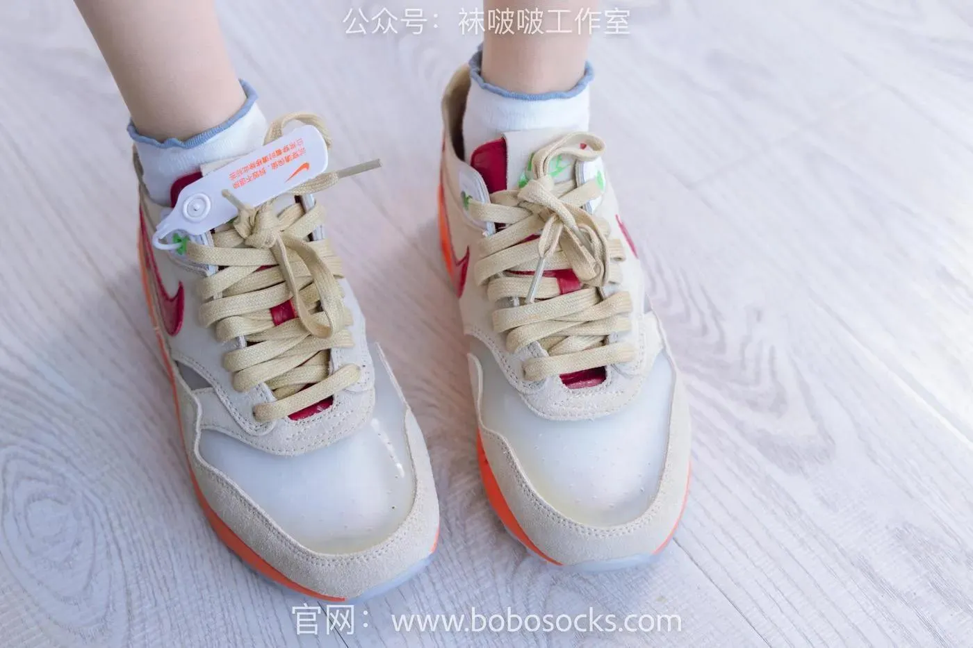 [BoBoSocks袜啵啵]NO.118 稚予-运动鞋、白棉袜、肉丝、踩小熊玩偶 [140P]插图2